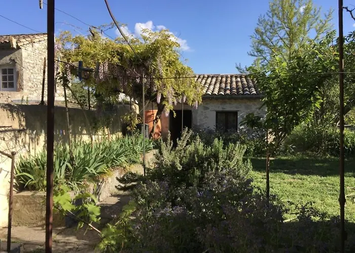 Apartmán Un Mazet En Famille Dans Le Jardin *