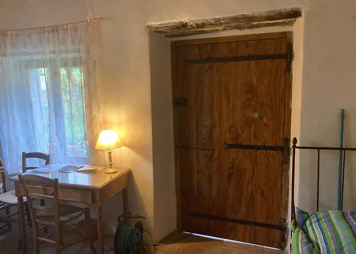Un Mazet En Famille Dans Le Jardin Apartmán *